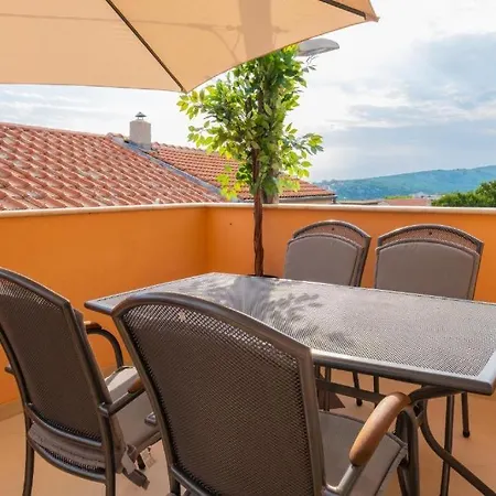 La Dama Nyaraló Novi Vinodolski